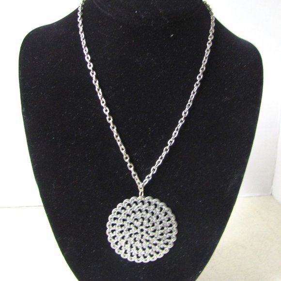 18 in Silver Plate Cable Chain with Silver 2 in Disc Focal Pendant NWOT - Picture 1 of 3